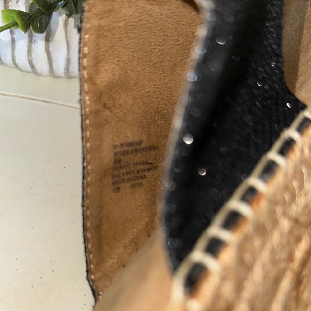 🆕 White Mountain Black and Tan Espadrille Slide Thong Sandals•Size 8 - Picture 5 of 16